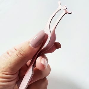 Free Eyelash Tweezer